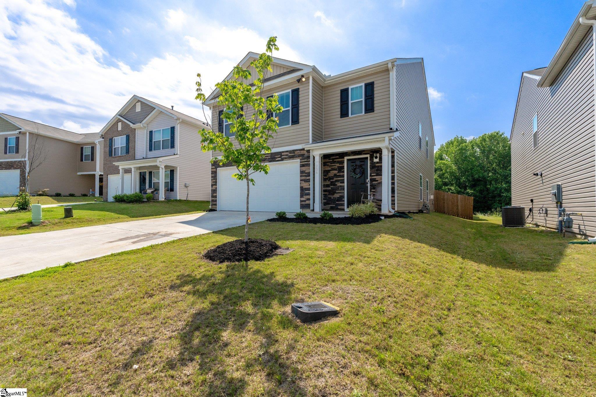 206 Bonifay Drive Fountain Inn, SC 29644 - Photo 2 of 33
