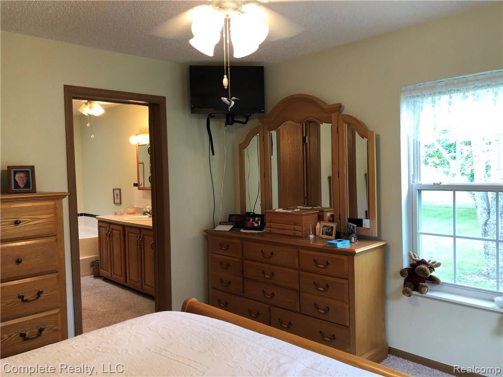 12404 Lake Road Montrose, MI 48457 - Photo 10 of 33 2018-08-11 18.04