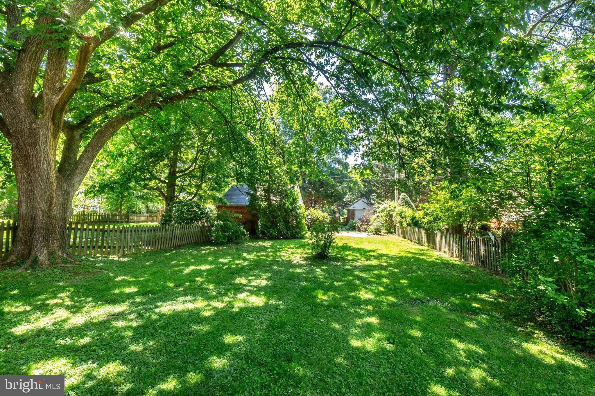 323 Broadmoor Road Baltimore, MD 21212 - Photo 35 of 40 Outside inside this is one you don't want to miss!