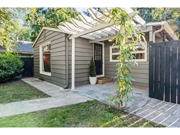 $499,000 | 9101 Southwest 23rd Drive, Portland, OR 97219