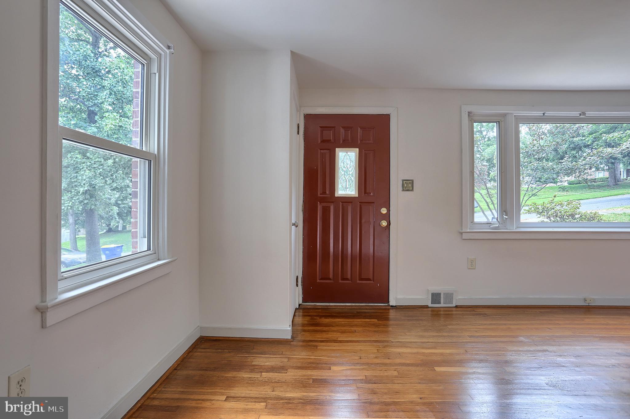 431 Luther Road Harrisburg, PA 17111 - Photo 5 of 40 Replacement windows!