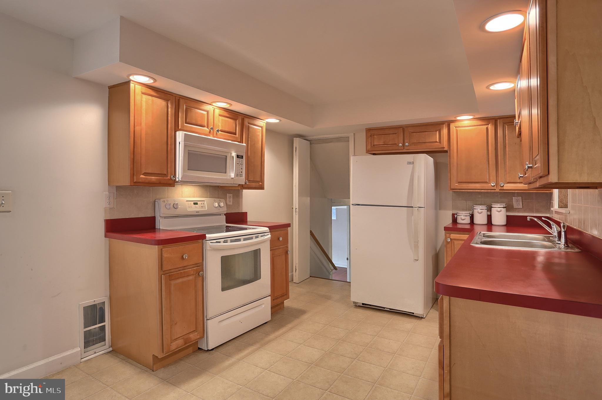 431 Luther Road Harrisburg, PA 17111 - Photo 8 of 40 Updated Kitchen! Refrigerator conveys!