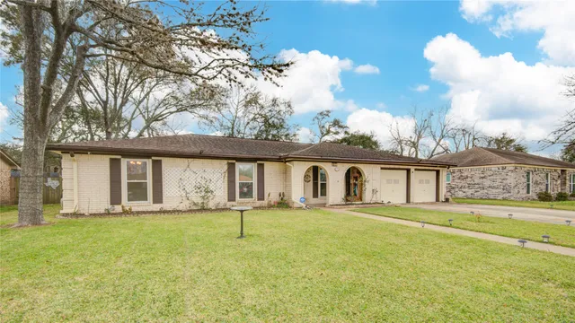 $269,900 | 108 Spruce Street, Lake Jackson, TX 77566