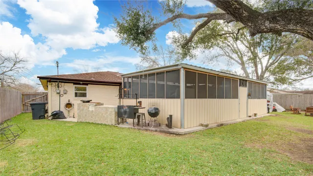 $269,900 | 108 Spruce Street, Lake Jackson, TX 77566