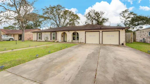 $269,900 | 108 Spruce Street, Lake Jackson, TX 77566