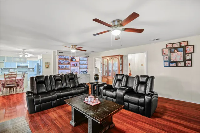 $269,900 | 108 Spruce Street, Lake Jackson, TX 77566