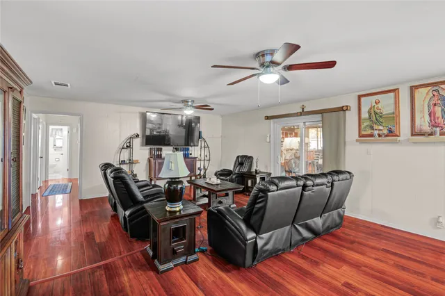 $269,900 | 108 Spruce Street, Lake Jackson, TX 77566