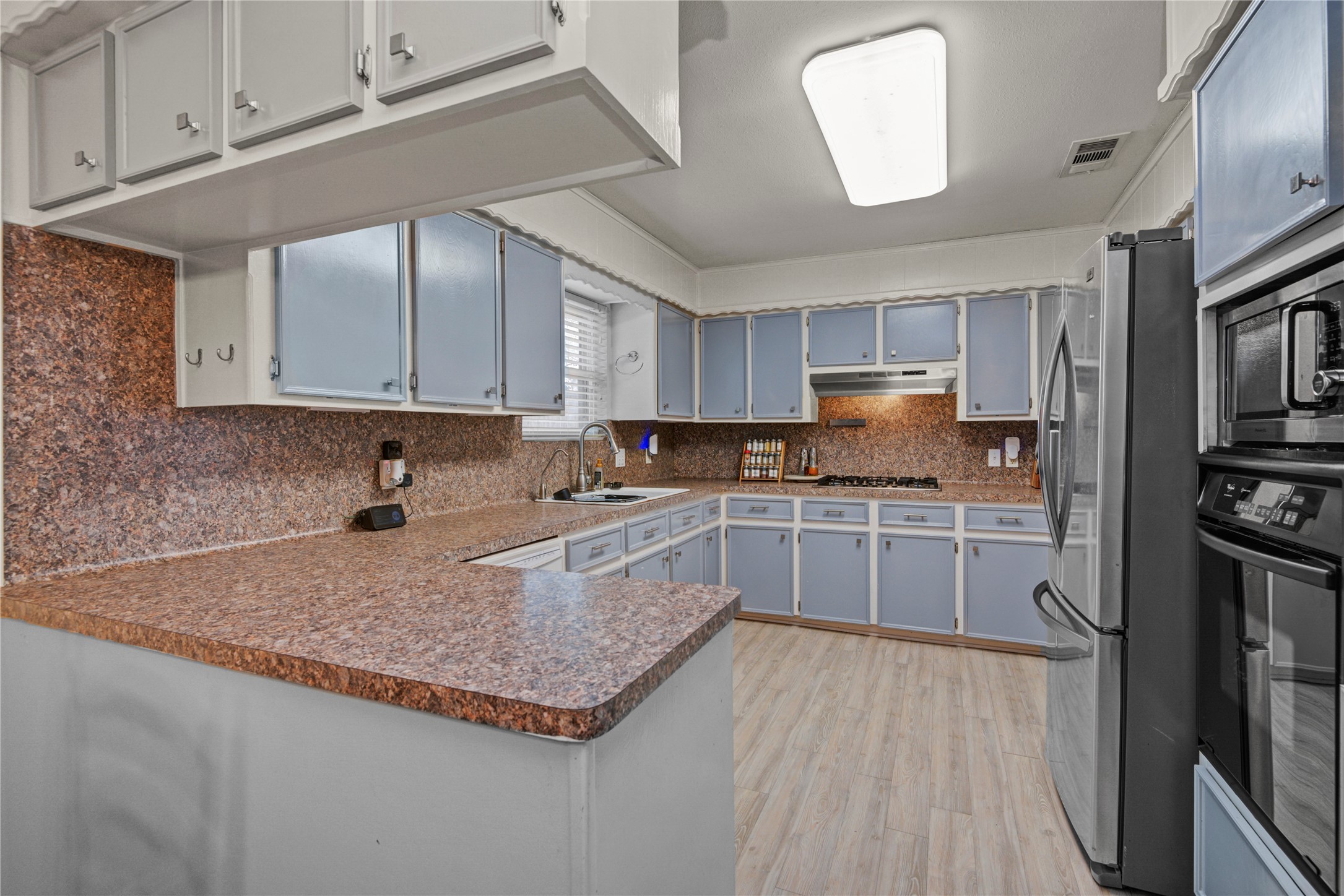 108 Spruce Street Lake Jackson, TX 77566 - Photo 10 of 31