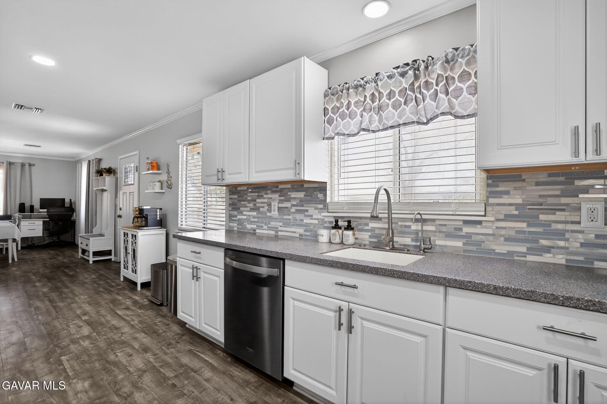 44423 Kingtree Avenue Lancaster, CA 93534 - Photo 12 of 33 9