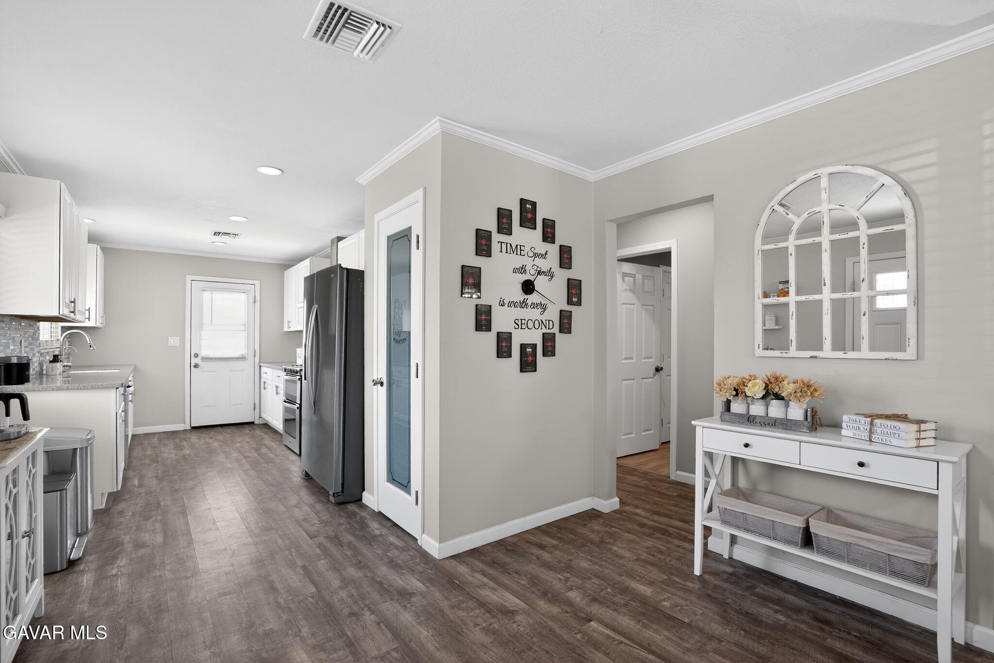 44423 Kingtree Avenue Lancaster, CA 93534 - Photo 13 of 33 11