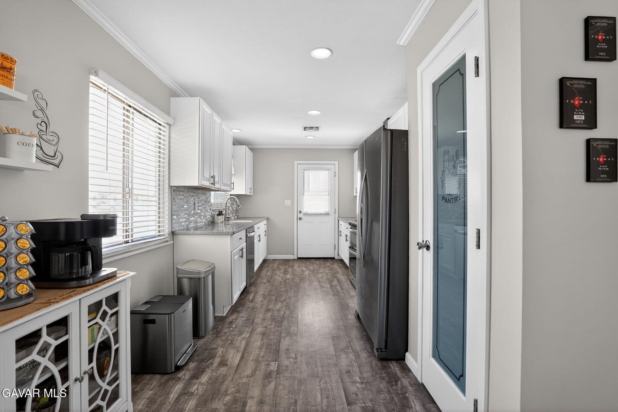 44423 Kingtree Avenue Lancaster, CA 93534 - Photo 8 of 33 5