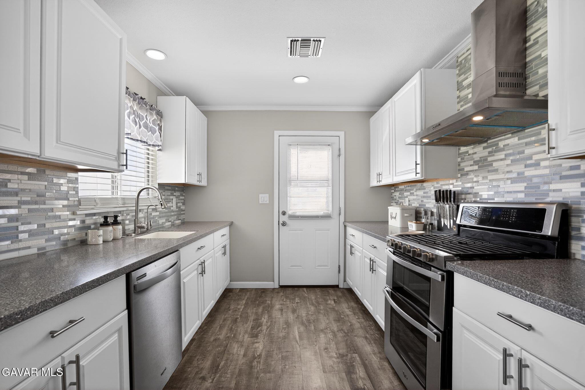 44423 Kingtree Avenue Lancaster, CA 93534 - Photo 10 of 33 7