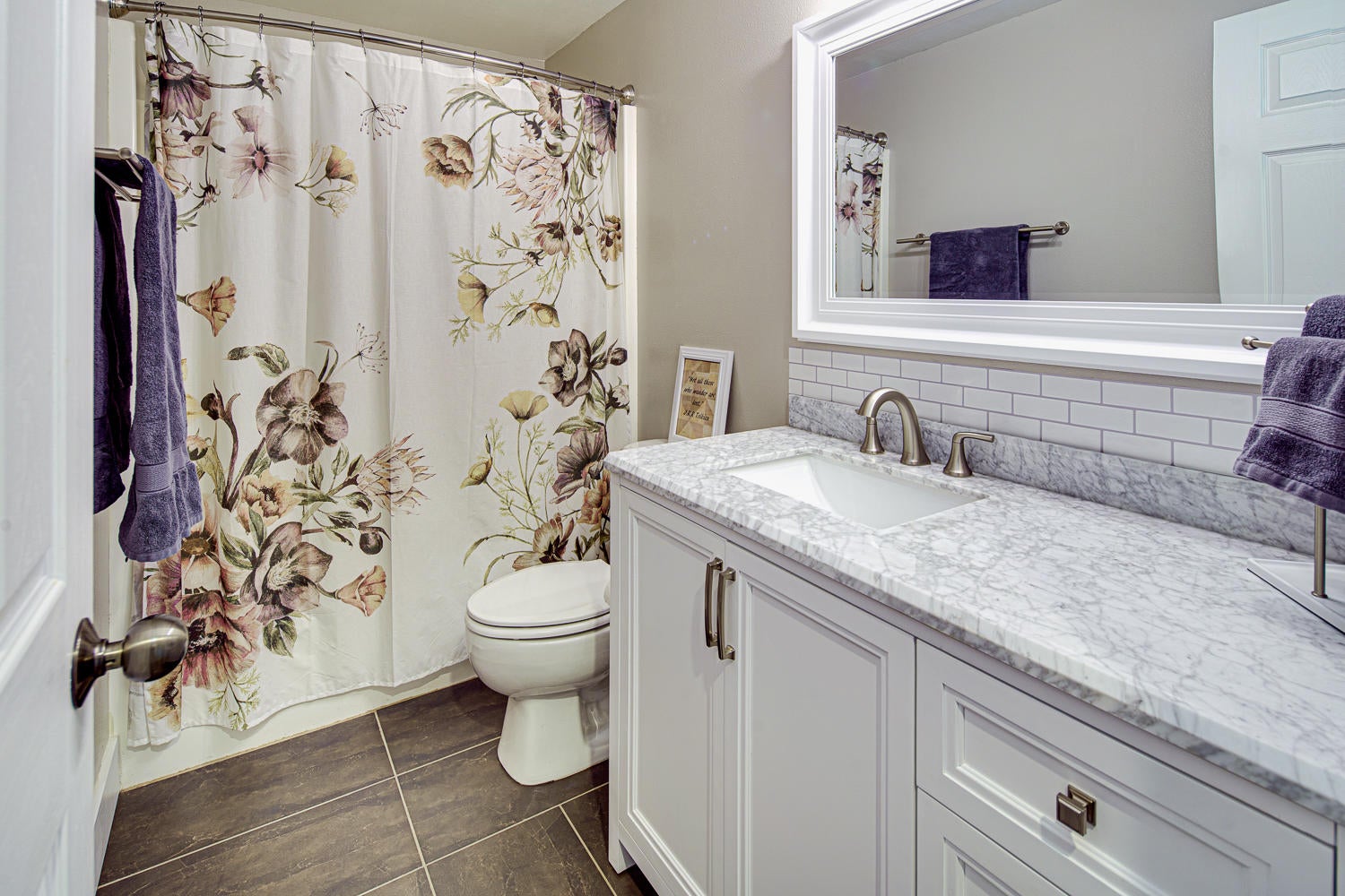 55741 Swan Road Bend, OR 97707 - Photo 21 of 35 Guest Bath