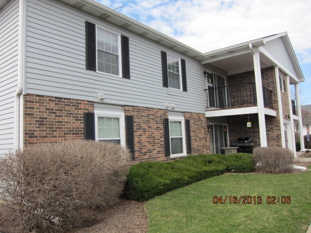 923 Golf Course Road, Unit 5 Crystal Lake, IL 60014 - Photo 1 of 10