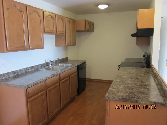 923 Golf Course Road, Unit 5 Crystal Lake, IL 60014 - Photo 2 of 10