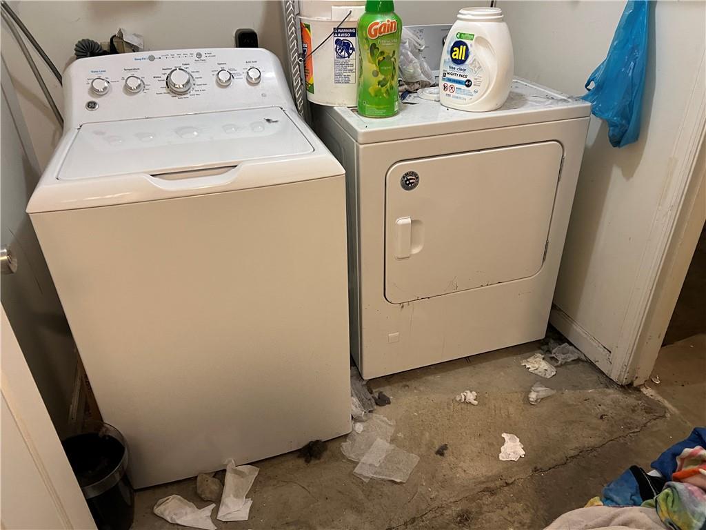 309 Magazine Street Carnegie, PA 15106 - Photo 16 of 18 a utility room with dryer and washer
