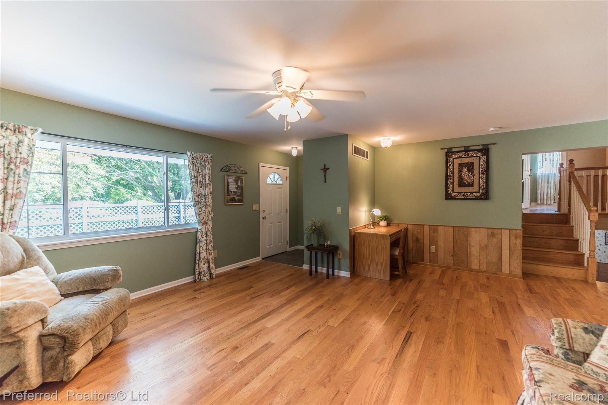 11443 Crosby Road Fenton, MI 48430 - Photo 2 of 47 DSC_6596.jpg