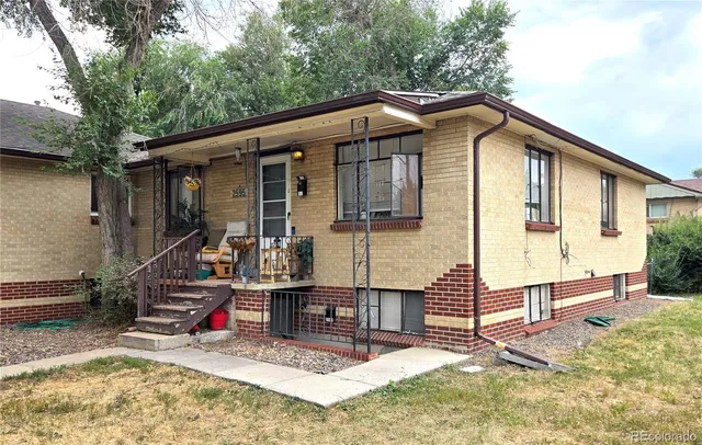 a house view with a outdoor space