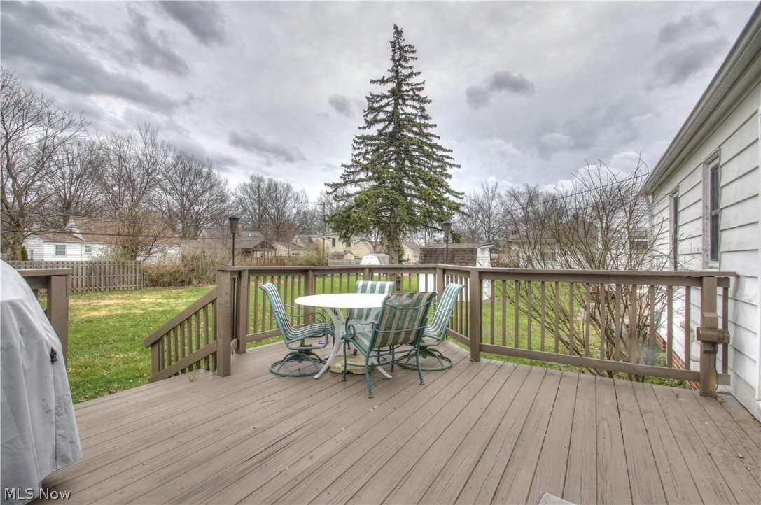 1383 Sunview Road Lyndhurst, OH 44124 - Photo 4 of 34