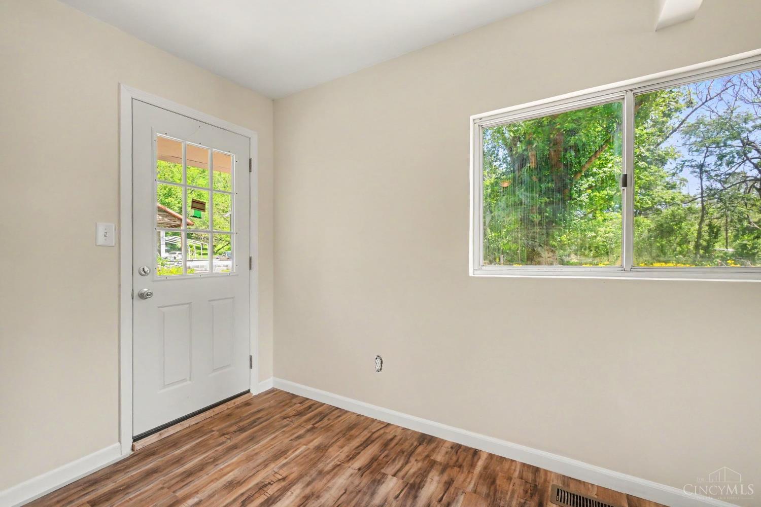 8547 Davis Road Maineville, OH 45039 - Photo 13 of 33