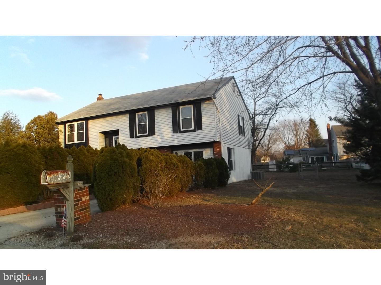 423 Apple Road Edgewater Park, NJ 08010 - Photo 3 of 24