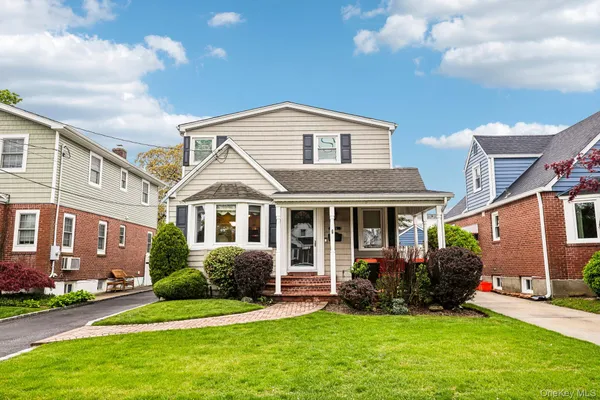 $849,999 | 174 Semton Boulevard, Franklin Square, NY 11010
