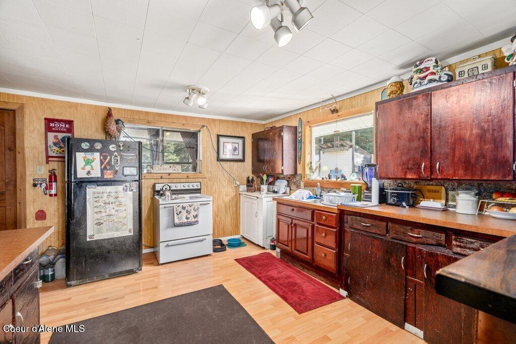 207 Happy Valley Lane St. Maries, ID 83861 - Photo 13 of 37 Kitchen