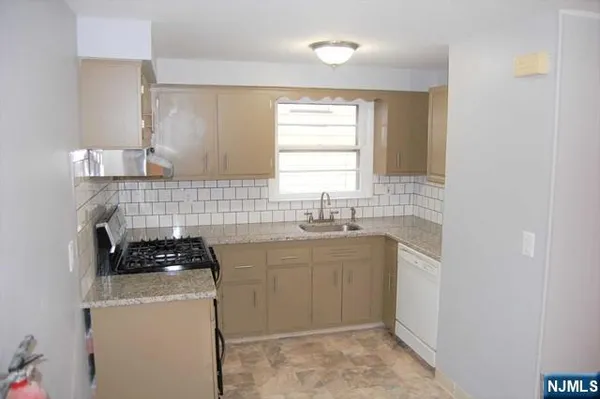 $3,200 | 420 Kipp Avenue, Hasbrouck Heights, NJ 07604