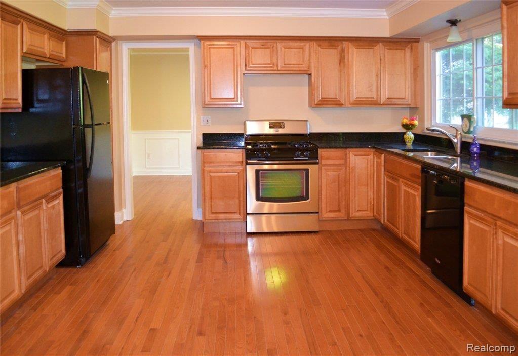 BRAND NEW KITCHEN.JPG