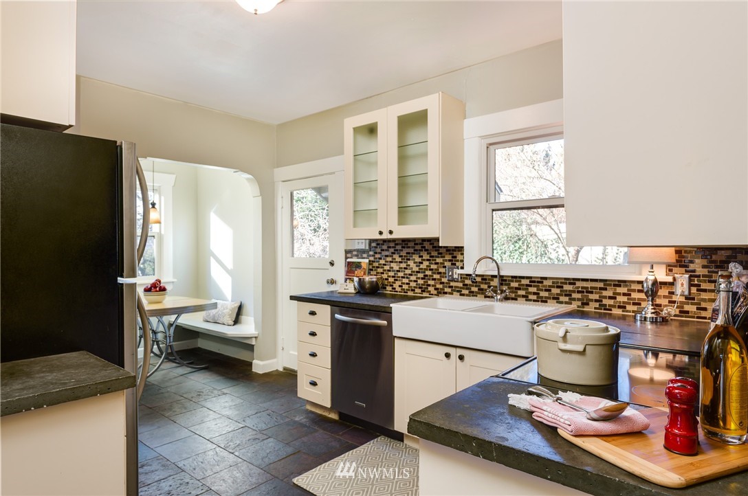 216 North 58th Street Seattle, WA 98103 - Photo 7 of 25