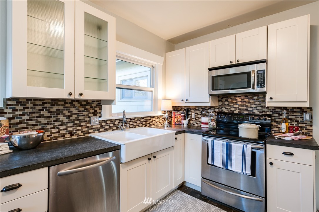 216 North 58th Street Seattle, WA 98103 - Photo 8 of 25