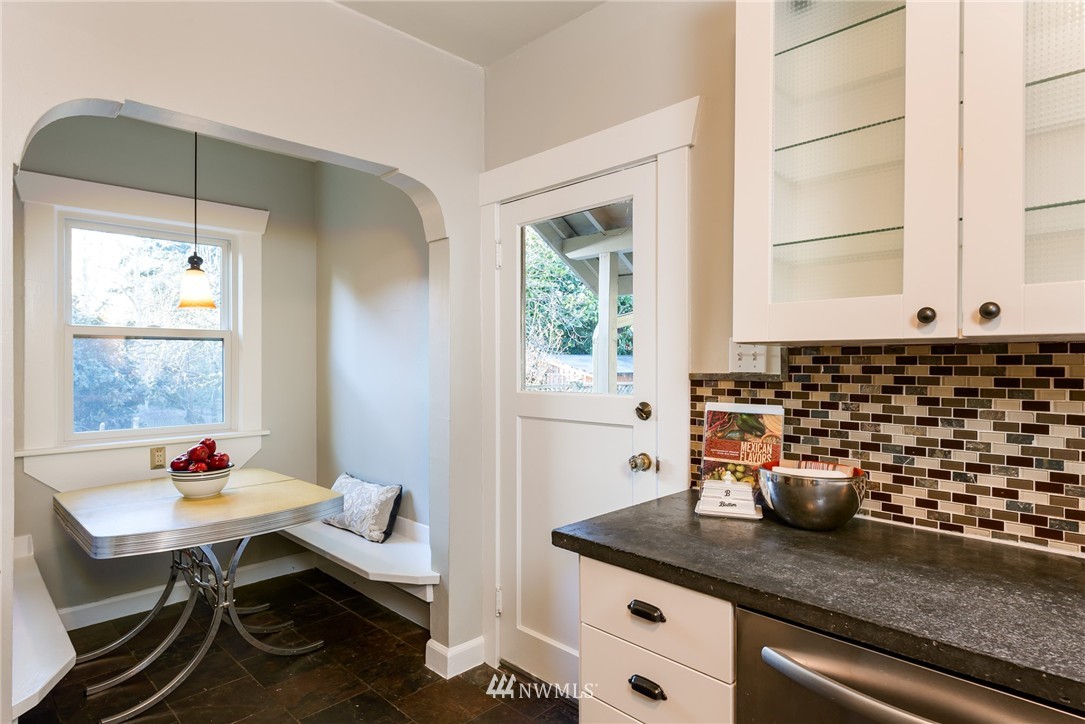 216 North 58th Street Seattle, WA 98103 - Photo 9 of 25