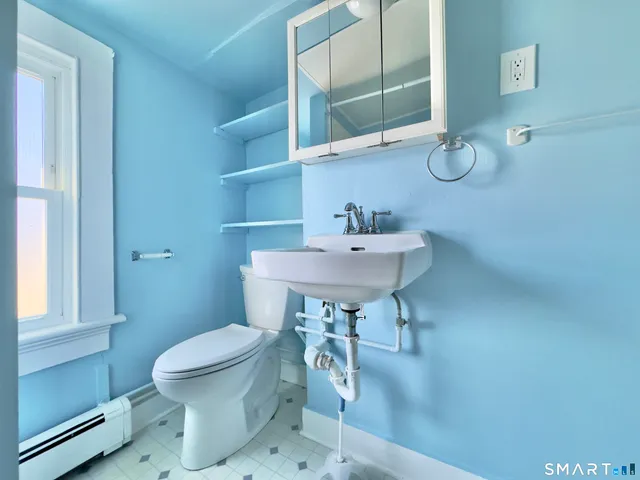 $2,600 | 186 West Washington Street, Unit 2, Bristol, CT 06010