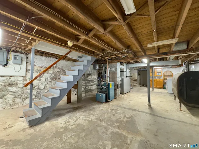 $2,600 | 186 West Washington Street, Unit 2, Bristol, CT 06010