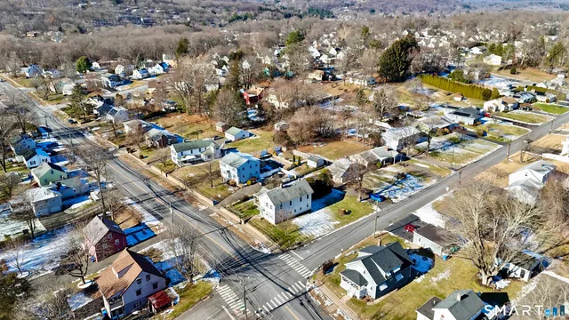 $2,600 | 186 West Washington Street, Unit 2, Bristol, CT 06010