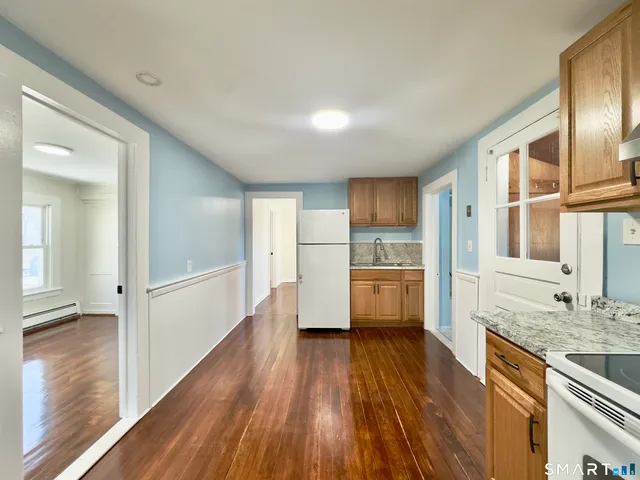 $2,600 | 186 West Washington Street, Unit 2, Bristol, CT 06010