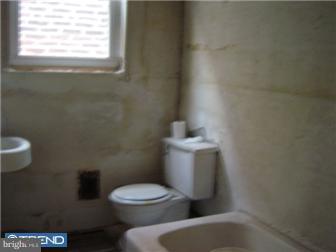 1611 West Ritner Street Philadelphia, PA 19145 - Photo 3 of 8 Bathroom