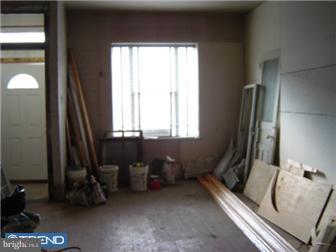 1611 West Ritner Street Philadelphia, PA 19145 - Photo 8 of 8 Living Room