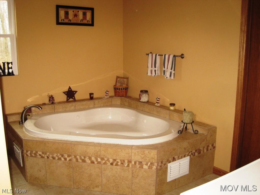 525 Rummer Road Marietta, OH 45750 - Photo 11 of 22 Master Bath