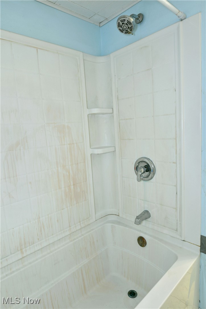 5578 Shaffer Road Northwest Warren, OH 44481 - Photo 42 of 48 View of bathroom