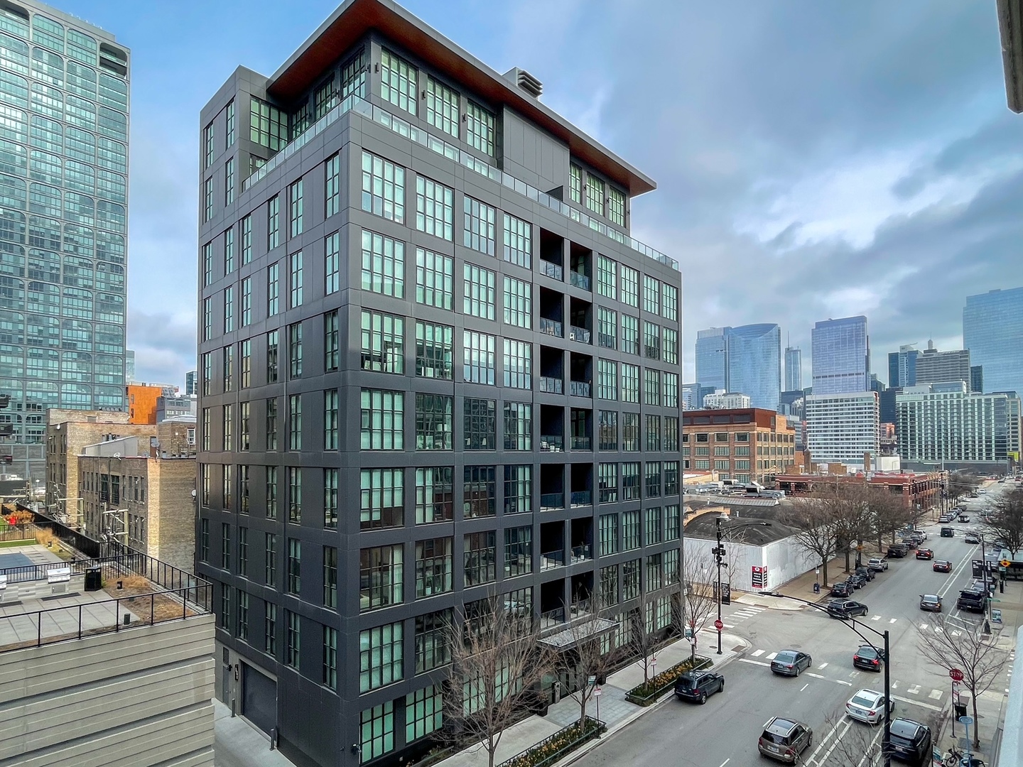 909 West Washington Boulevard, Unit 510 Chicago, IL 60607 - Photo 16 of 16 a front view of a building