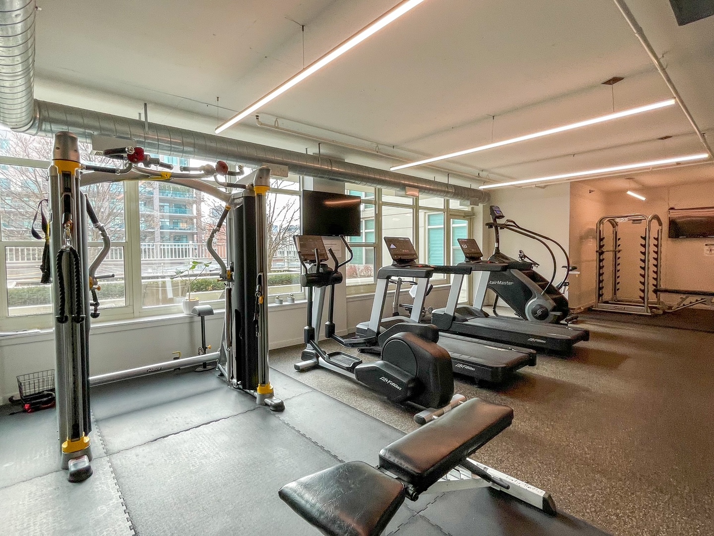 909 West Washington Boulevard, Unit 510 Chicago, IL 60607 - Photo 4 of 16 a view of a room with gym equipment