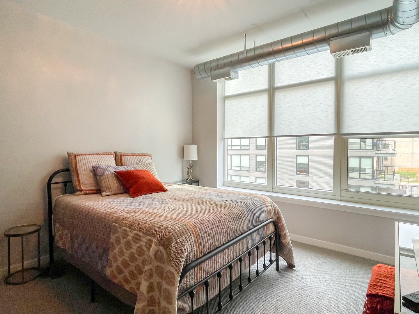 909 West Washington Boulevard, Unit 510 Chicago, IL 60607 - Photo 10 of 16 a bedroom with a bed and a window