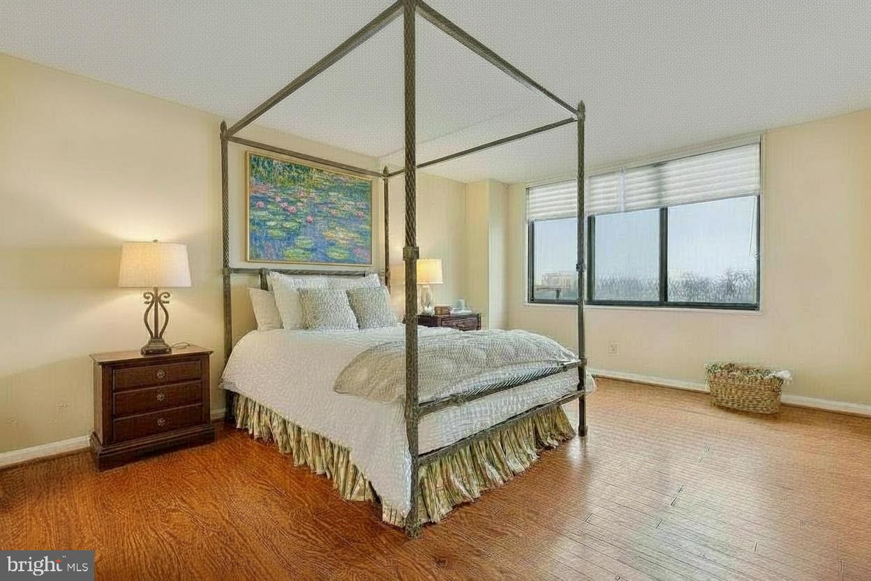 5225 Pooks Hill Road, Unit 629S Bethesda, MD 20814 - Photo 15 of 58 a living room with a bed furniture and a window