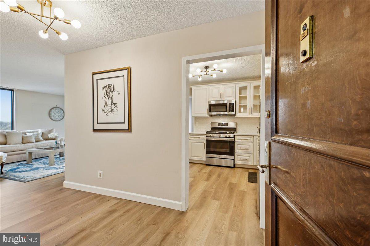5225 Pooks Hill Road, Unit 629S Bethesda, MD 20814 - Photo 4 of 58 a kitchen with granite countertop a refrigerator and a stove top oven