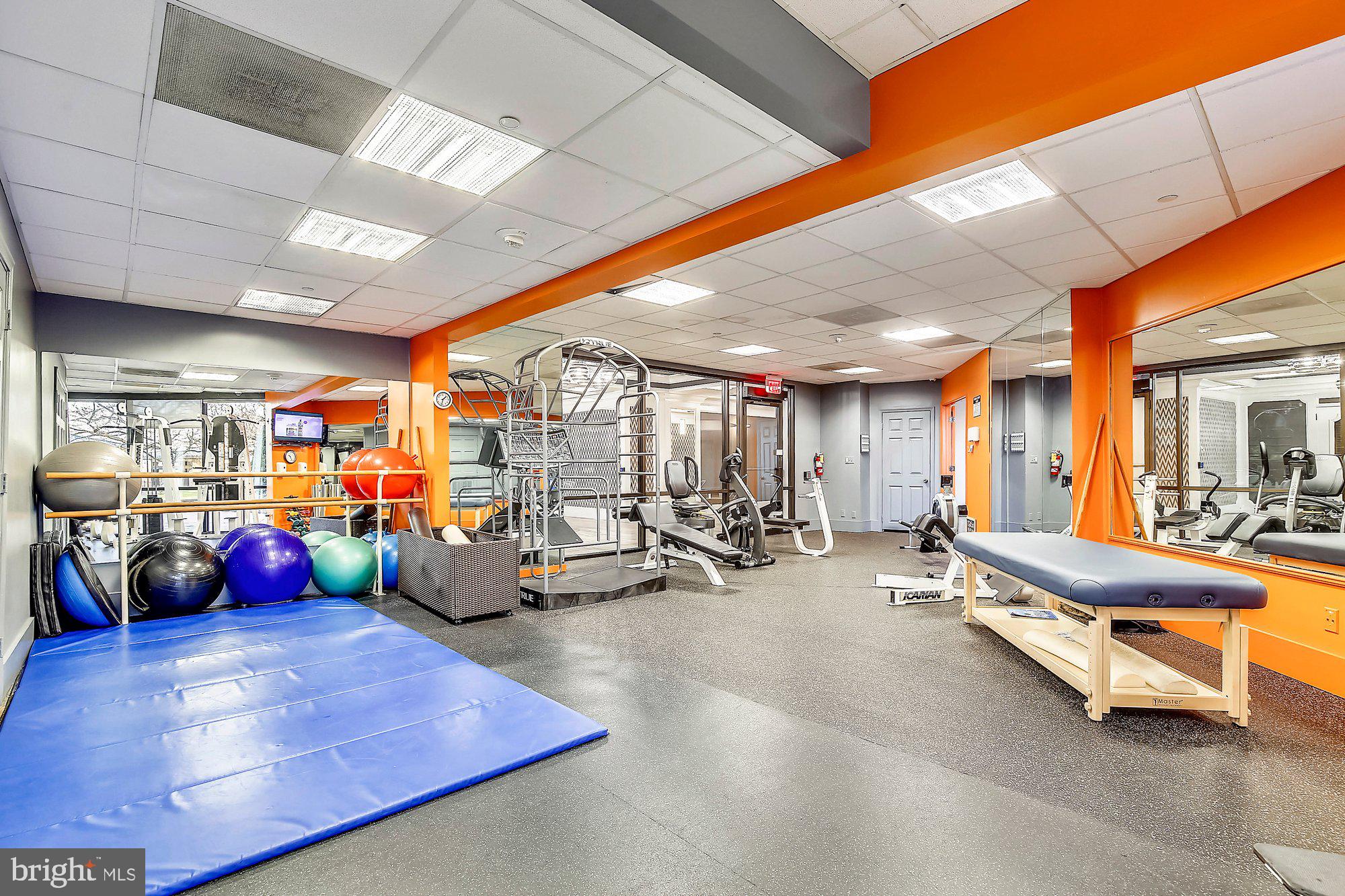 5225 Pooks Hill Road, Unit 629S Bethesda, MD 20814 - Photo 46 of 58 a room with gym equipment and large mirror