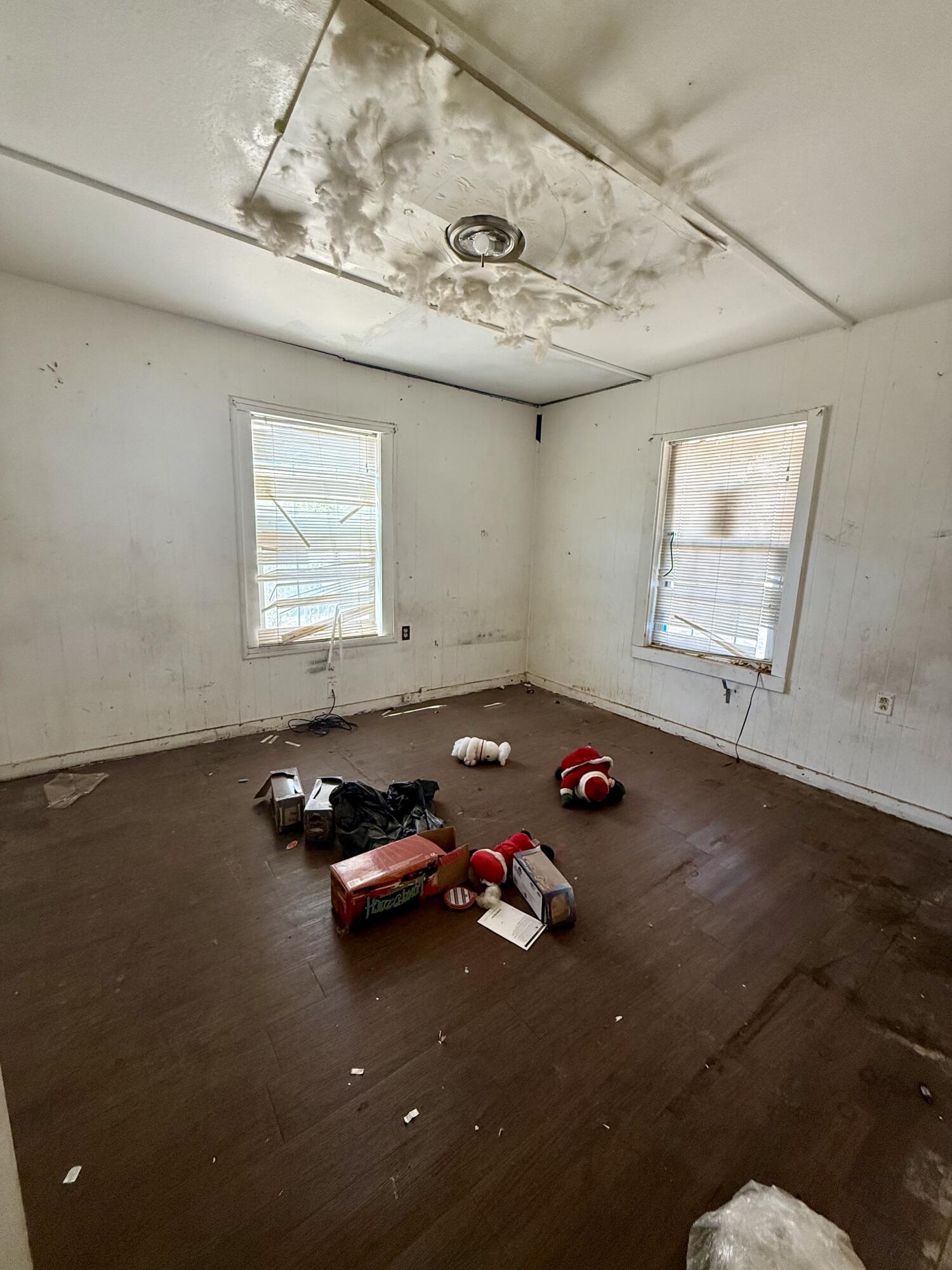 6119 20th Street Lubbock, TX 79407 - Photo 3 of 9 a room with furniture and window