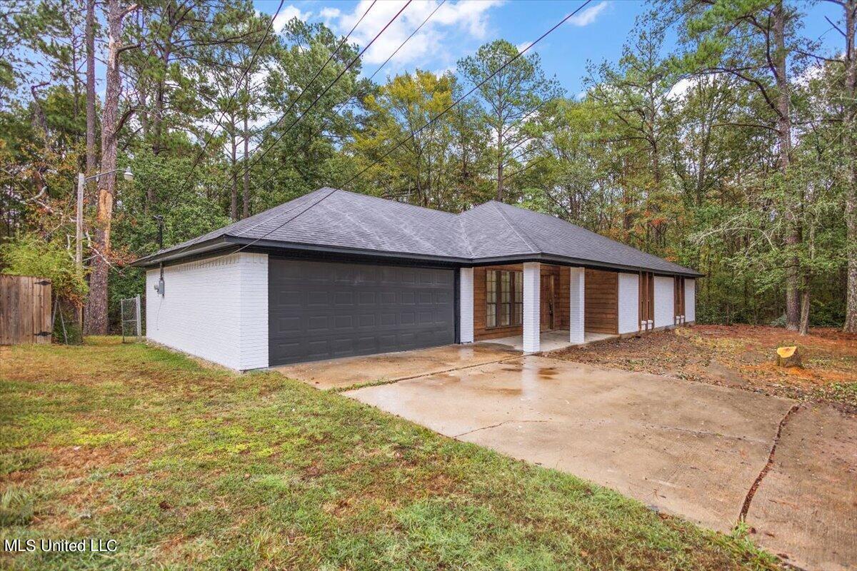 3420 Forest Hill Road Jackson, MS 39212 - Photo 4 of 22 06-HTP20335 Clean Driveway and fixed pai