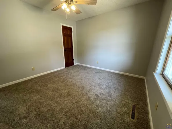 $429,900 | 2401 West View Terrace, Emporia, KS 66801
