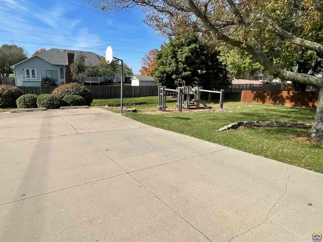 $429,900 | 2401 West View Terrace, Emporia, KS 66801
